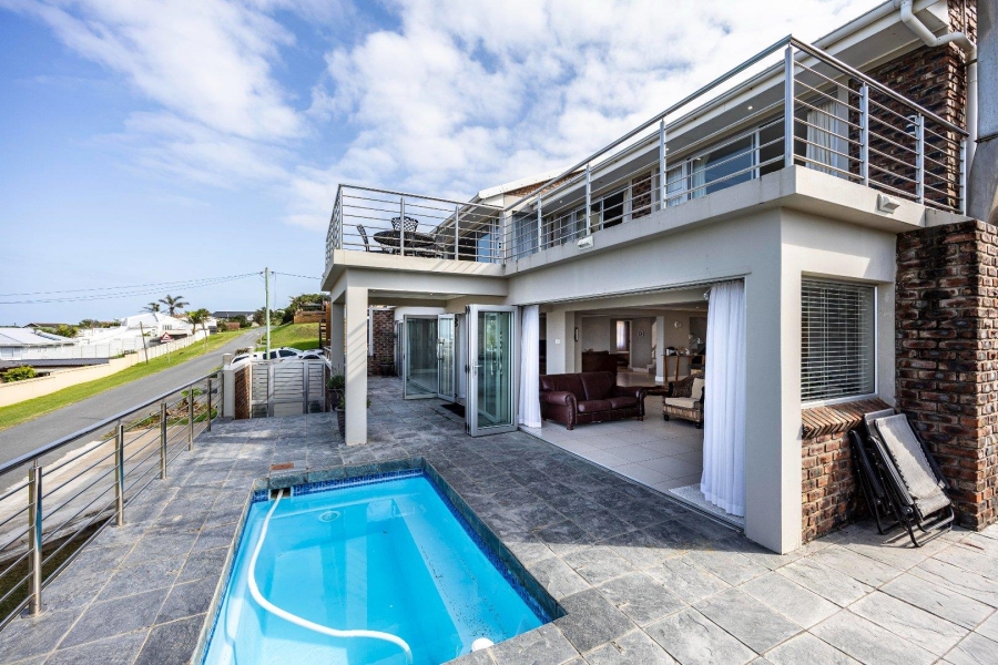 5 Bedroom Property for Sale in Winterstrand Eastern Cape